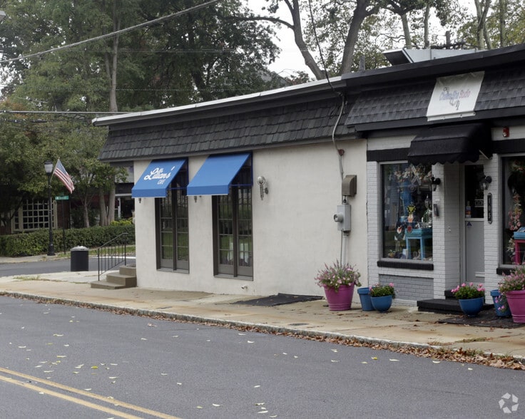 More Photos Of 34 W Merchant St, Audubon Restaurant For Sale