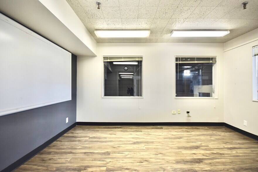 More Photos Of 2801 SE 9th St, Portland Warehouse For Lease