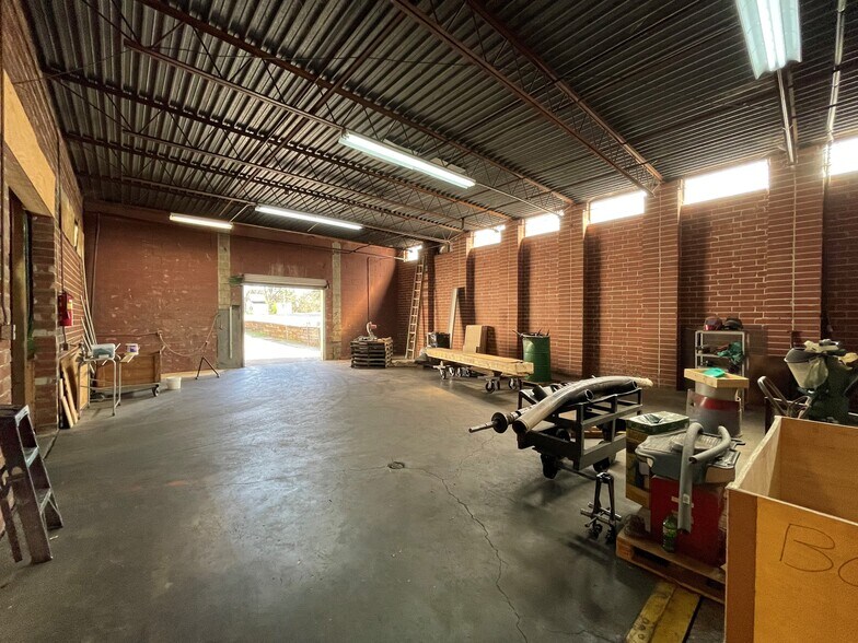 More Photos Of 609 S Washington Ave, Greenville Warehouse For Lease