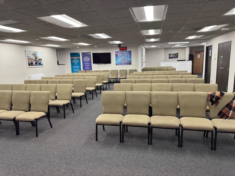 More Photos Of 31500 W 13 Mile Rd, Farmington Hills Medical For Lease