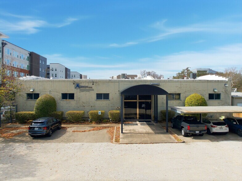 More Photos Of 2020 N Memorial Way, Houston Office For Sale