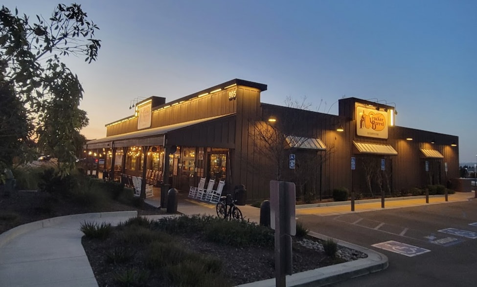 More Photos Of 905 E Betteravia Rd, Santa Maria Restaurant For Lease