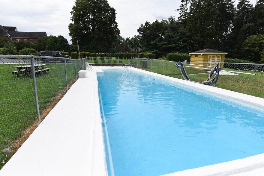 More Photos Of 827 Philadelphia Ave, Chambersburg Specialty For Sale