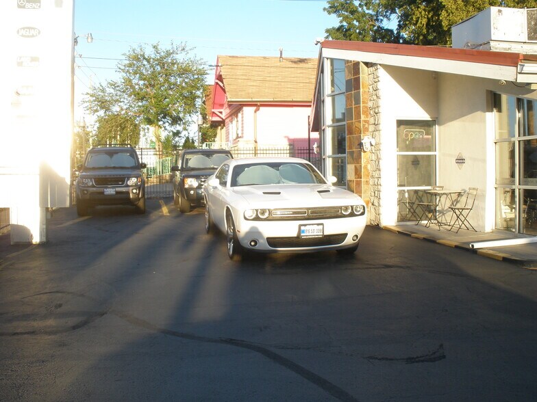 More Photos Of 1109-1111 Westport Rd, Kansas City Auto Dealership For Sale