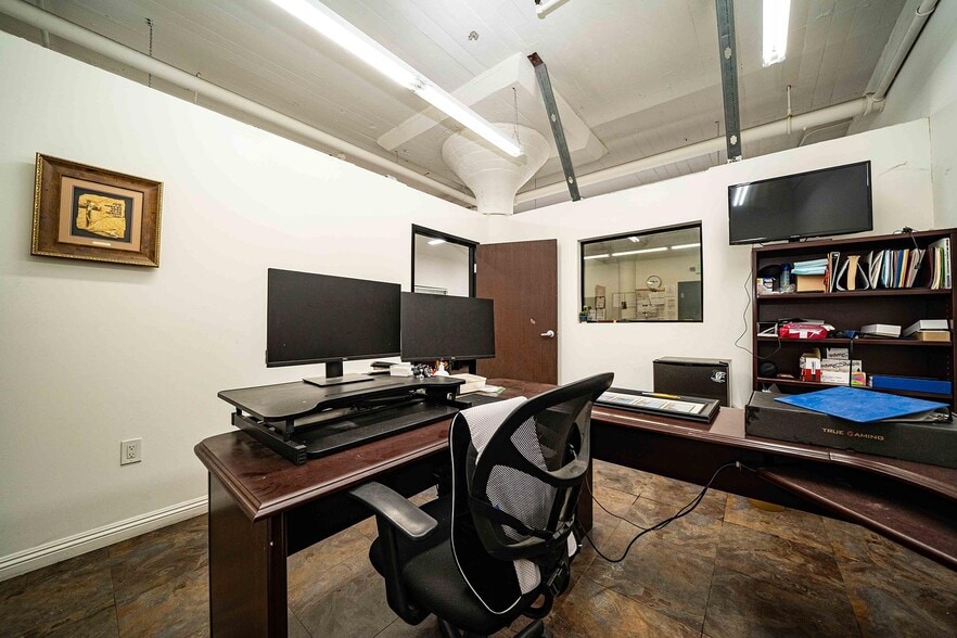 More Photos Of 4383 Fruitland Ave, Vernon Manufacturing For Sale
