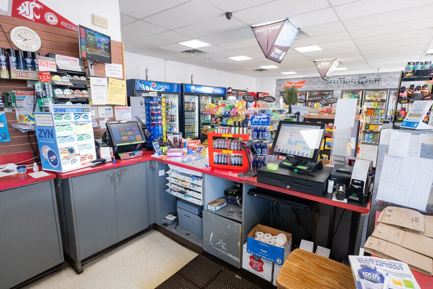 More Photos Of 2730 Meridian St, Bellingham Service Station For Sale