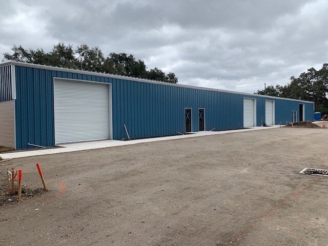 More Photos Of 7304 Causeway, Tampa Light Distribution For Lease