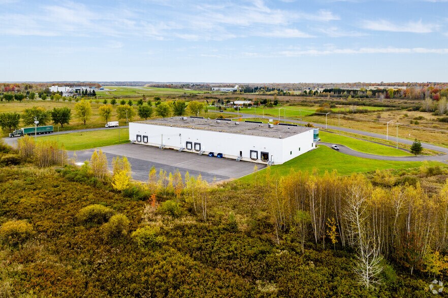 More Photos Of 1400-1460 Boul De L'innovation, Bromont Industrial For Lease