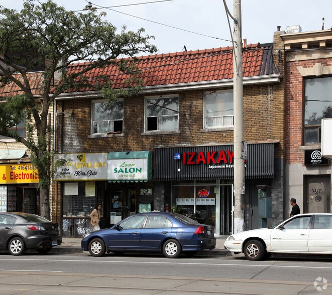 More Photos Of 294-296 College St, Toronto Storefront Retail Residential For Sale
