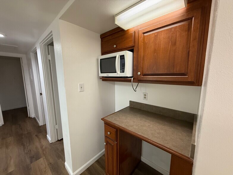 More Photos Of 11354 Burbank Blvd, North Hollywood Loft Creative Space For Lease