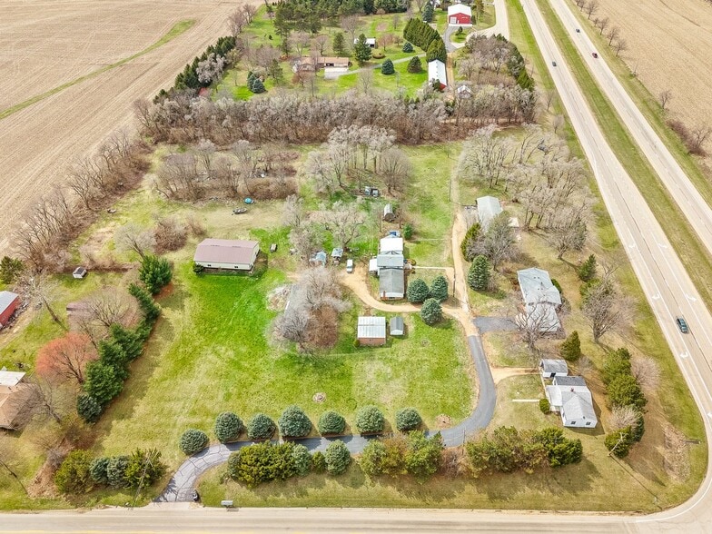 More Photos Of 2280 S Rock City Rd, Ridott Multifamily For Sale