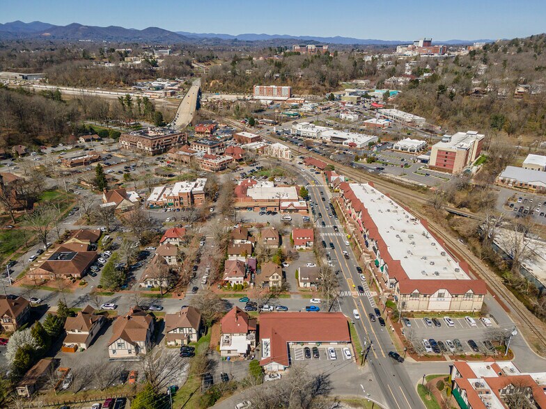 More Photos Of 5 All Souls Cres, Asheville Freestanding For Lease