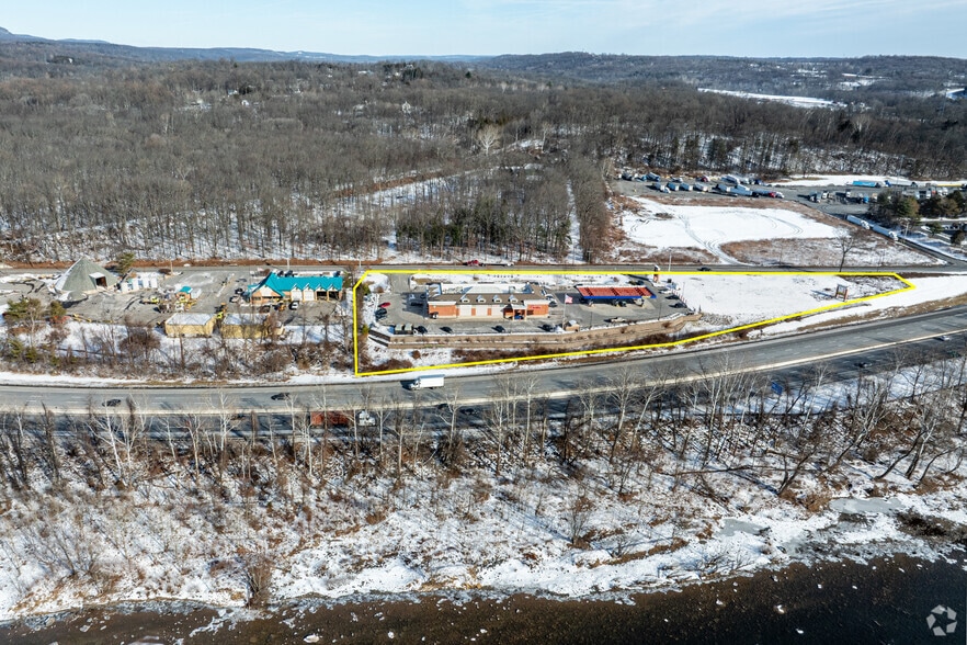 More Photos Of 17-19 Simpson Rd, Columbia Service Station For Lease