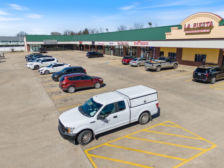 More Photos Of 2213-2217 Fayetteville Rd, Van Buren Storefront For Lease