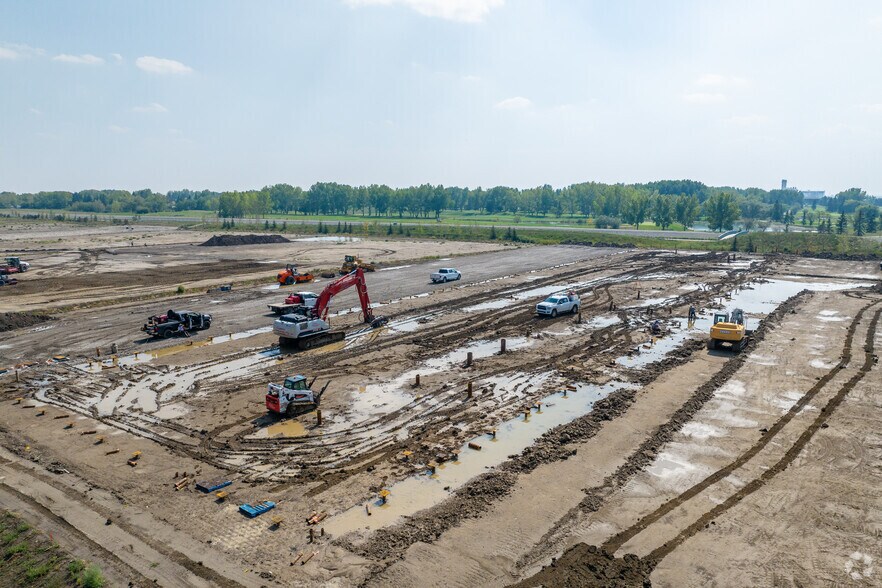 More Photos Of 11 Heatherglen Pl, Calgary Warehouse For Lease