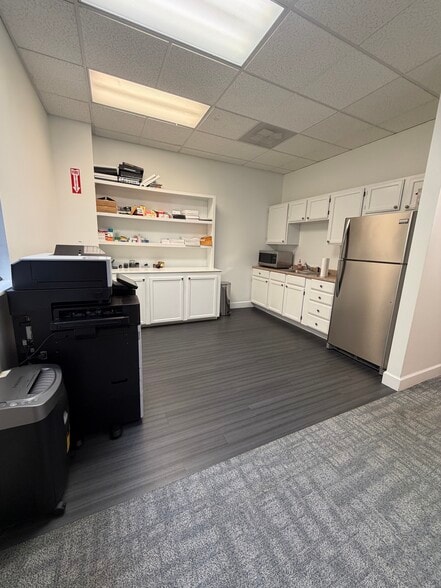 More Photos Of 1500-1512 N Church Rd, Liberty Medical For Lease