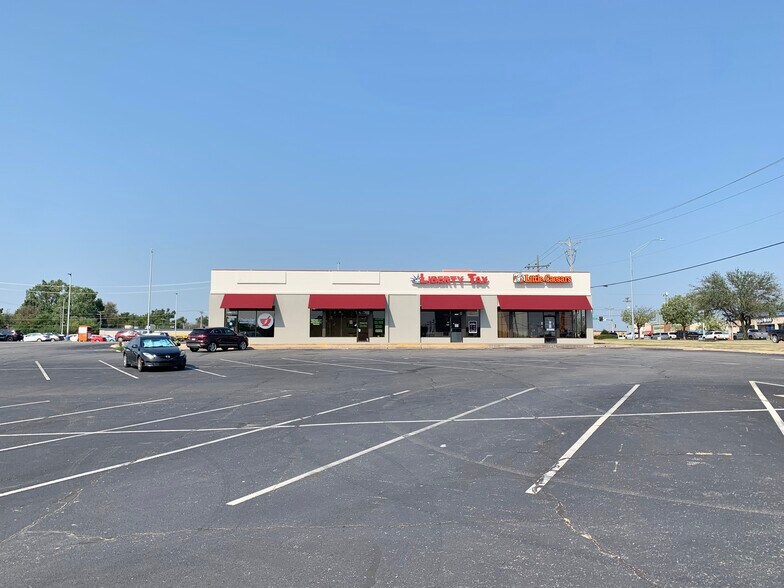 More Photos Of 2224-2300 W Main St, Norman Unknown For Lease