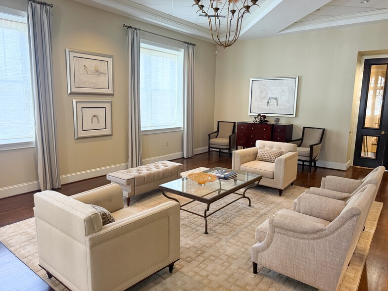 More Photos Of 516 N Tryon St, Charlotte Office For Sale
