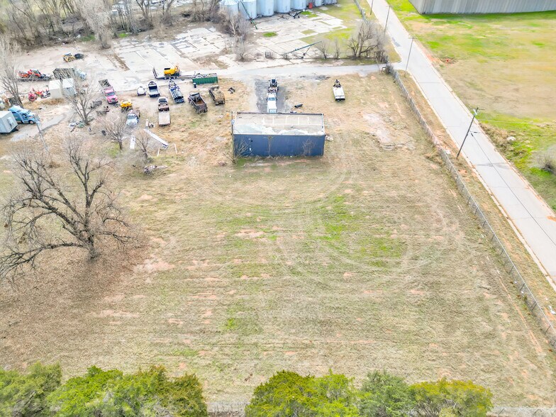More Photos Of 1218 N Irving St, Oklahoma City Warehouse For Sale