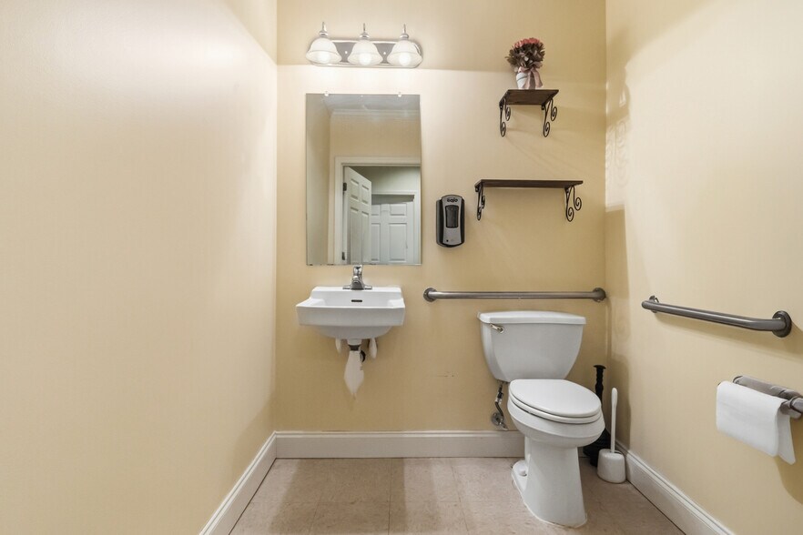 More Photos Of 100-126 Prospect Pl, Alpharetta Office For Sale