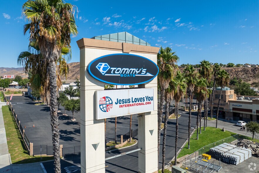 More Photos Of 31970 Castaic Rd, Castaic Freestanding For Lease