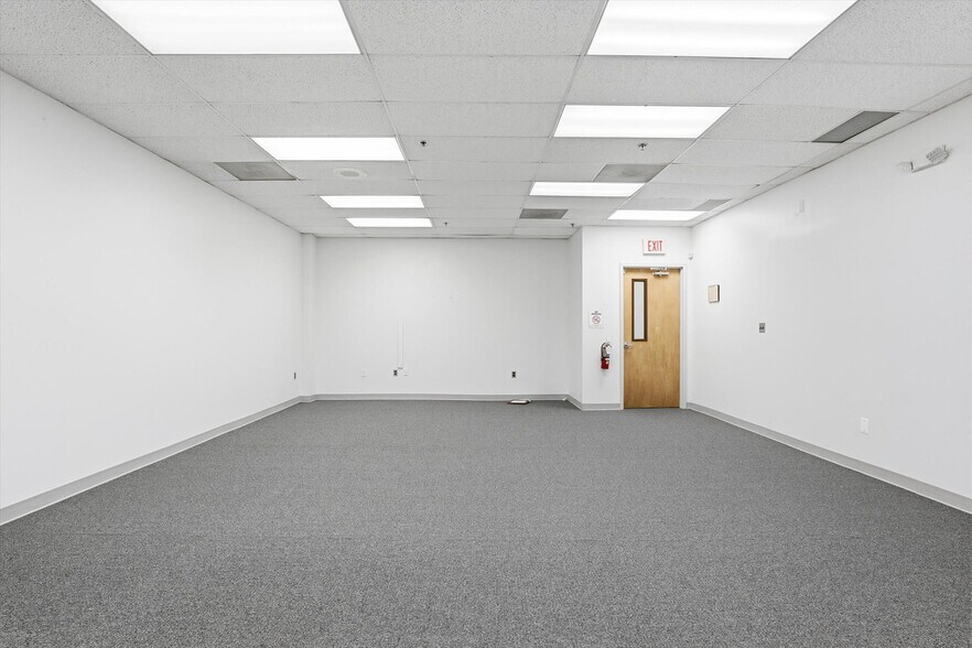 More Photos Of 15 Roszel Rd, West Windsor Office For Sale