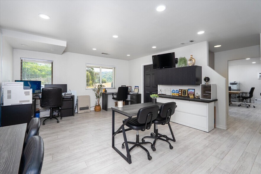 More Photos Of 5255 CA-49, Mariposa Flex For Sale