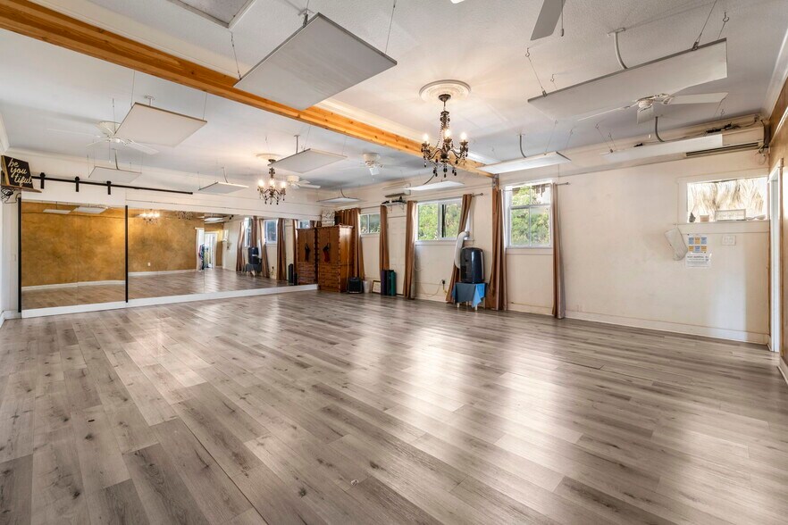 More Photos Of 145 N Market St, Wailuku Storefront Retail Residential For Sale