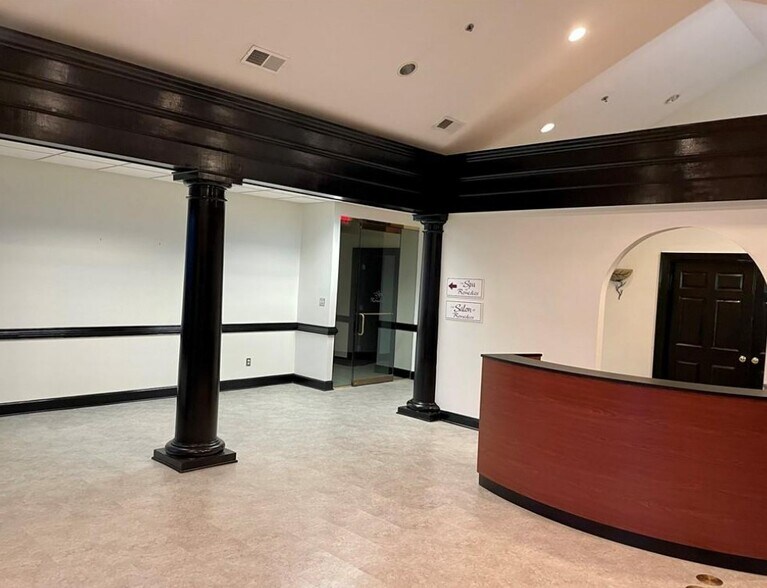 More Photos Of 1514 Holland Rd, Suffolk Office Residential For Lease