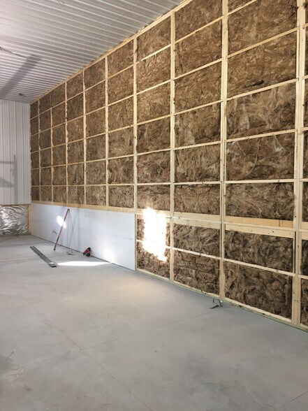 More Photos Of 1038 S Victory Dr, Mankato Industrial For Sale