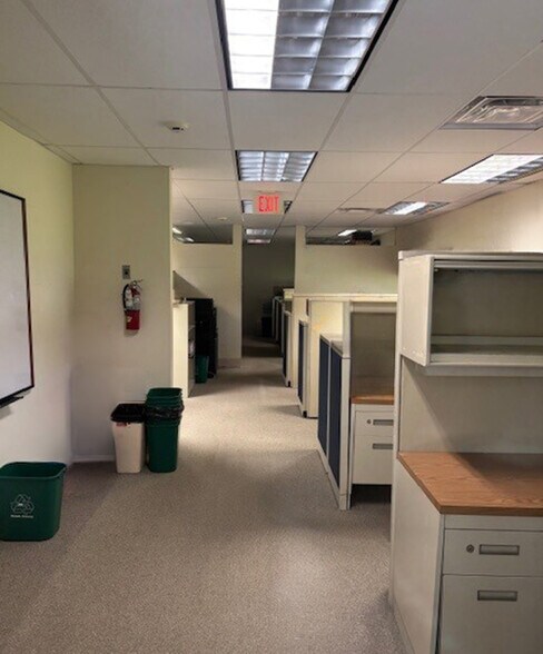 More Photos Of 78 Veronica Ave, Somerset Office For Sale
