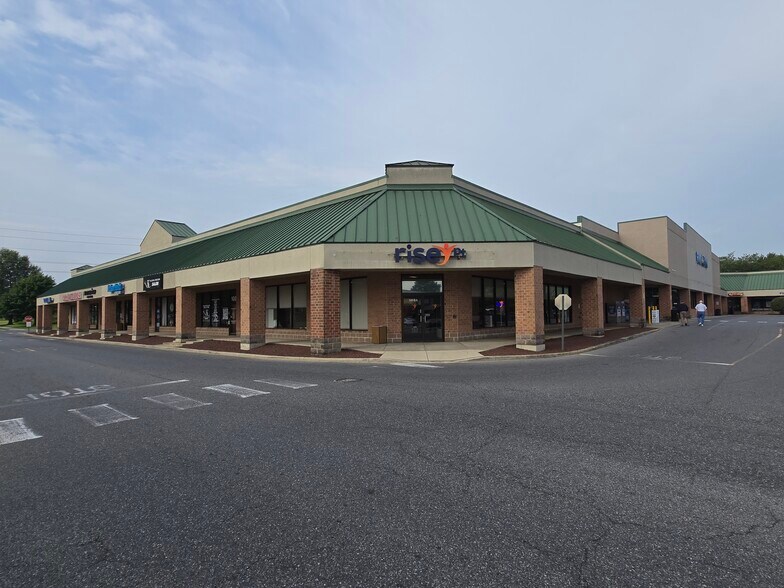 More Photos Of 1030 Forrest Ave, Dover Unknown For Lease