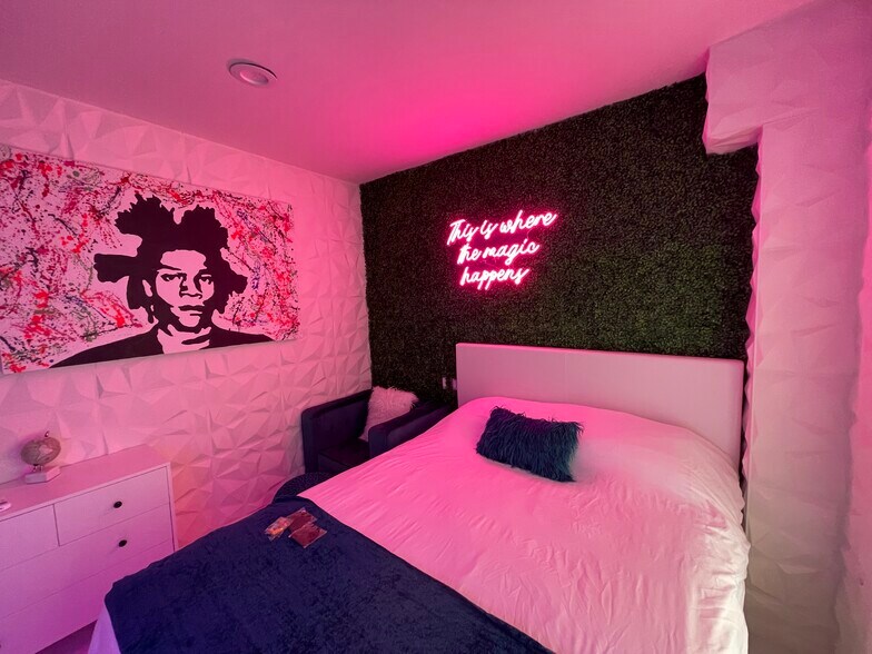 More Photos Of 1829 Fillmore St, Hollywood Hotel For Sale