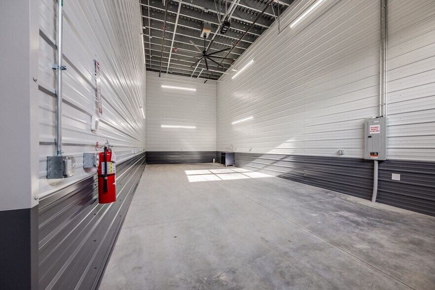 More Photos Of 4390 Regent St, Castle Rock Industrial For Sale