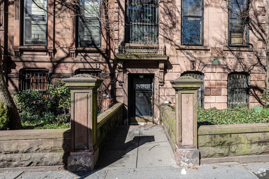 More Photos Of 28 8th Ave, Brooklyn Apartments For Sale