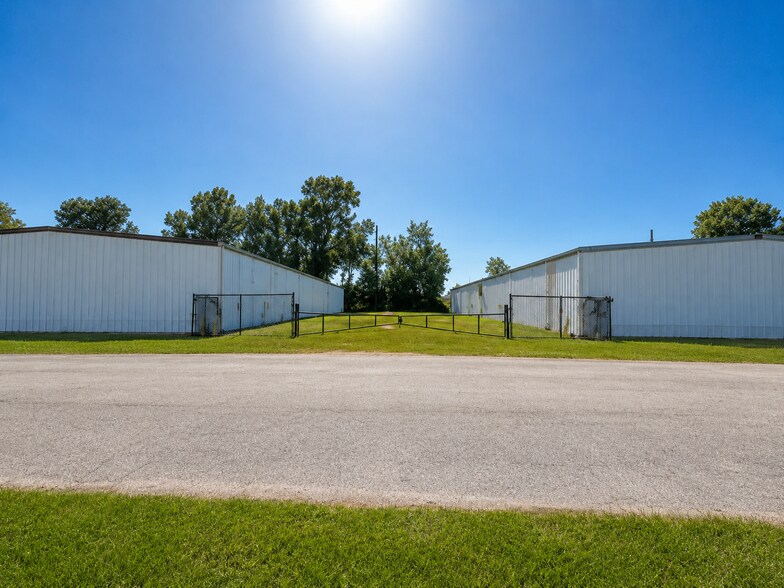 More Photos Of 8635 E Mt Houston Rd, Houston Warehouse For Lease