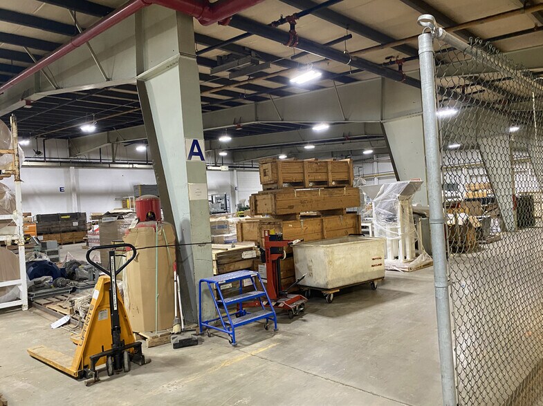 More Photos Of 2021 Rogers Rd, Perth Warehouse For Sale