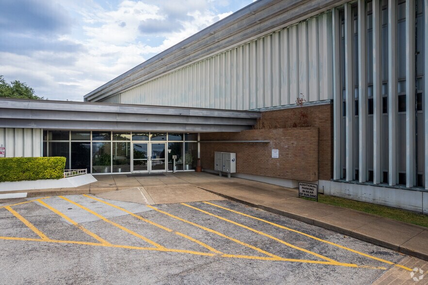 More Photos Of 6421 Camp Bowie Blvd, Fort Worth Office For Lease