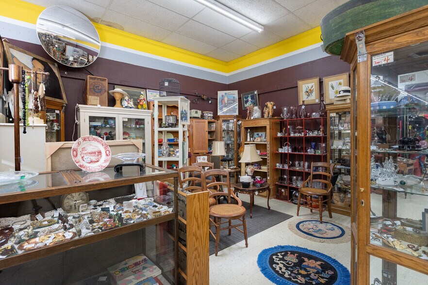 More Photos Of 3128 Ne Highway 101, Lincoln City Storefront For Sale