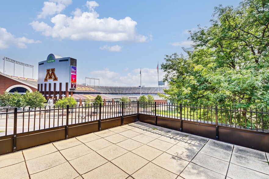 More Photos Of 2001 University Ave SE, Minneapolis General Retail For Sale