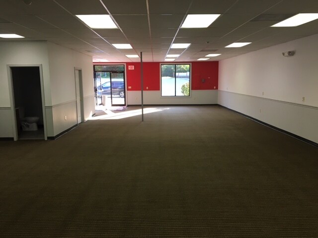 More Photos Of 190 S Main St, Rutland Storefront Retail Office For Lease