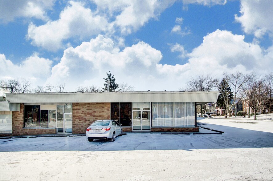 Primary Photo Of 1-19 E Pleasant St, Springfield Medical For Sale
