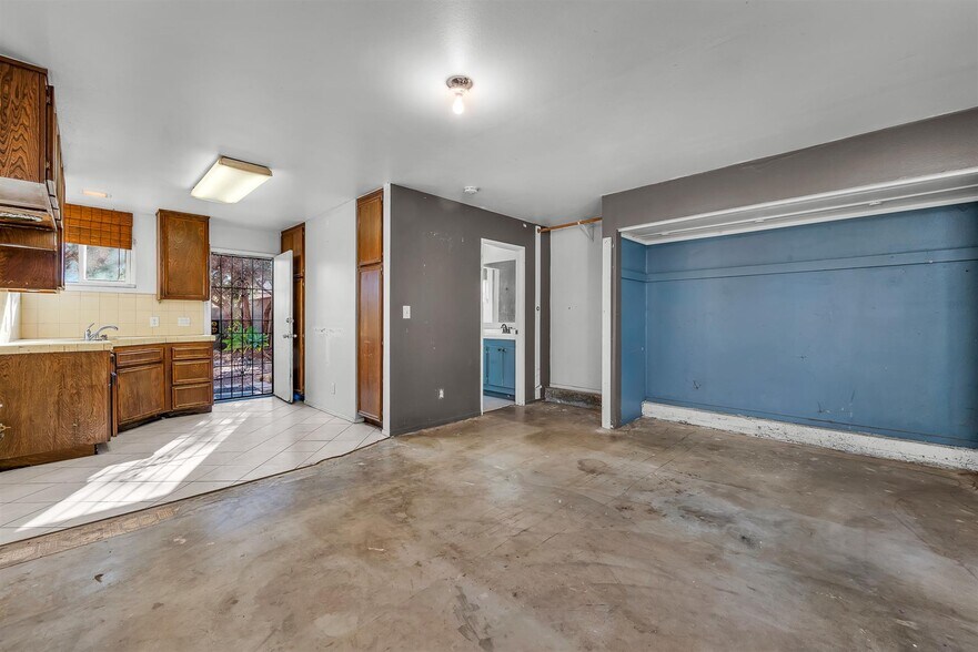 More Photos Of 2402 Marine Ave, Gardena Storefront For Sale