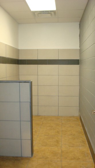 More Photos Of 138 Live Oak St, Marlin Storefront Retail Office For Sale