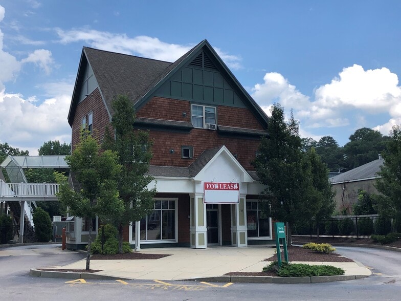 Primary Photo Of 711 Front St, Woonsocket Fast Food For Lease