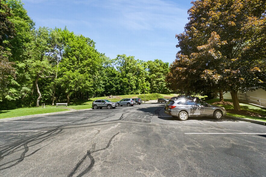 More Photos Of 500 Executive Blvd, Ossining Office For Lease