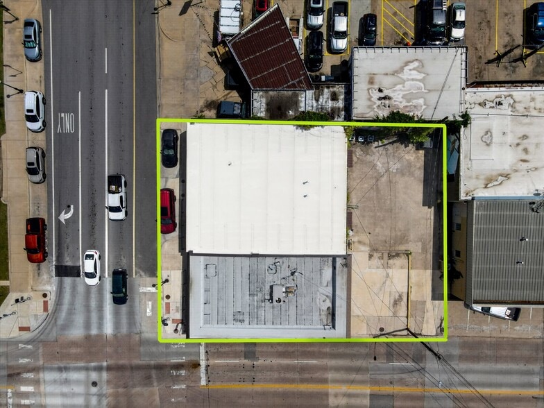 More Photos Of 221-223 N Locust St, Denton Office For Sale
