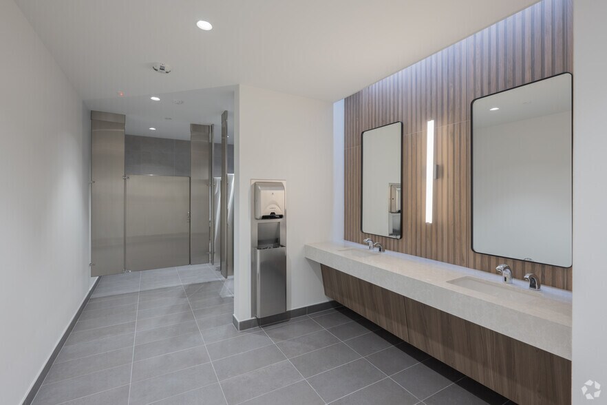 More Photos Of 801 Cherry St, Fort Worth Office For Lease