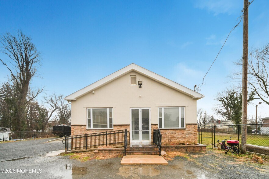 More Photos Of 79 Throckmorton St, Freehold Apartments For Sale
