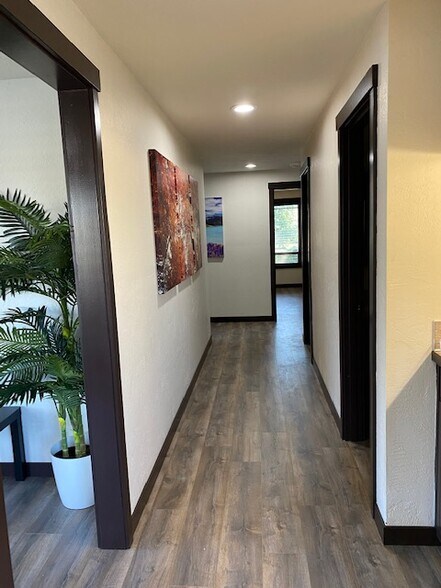 More Photos Of 30300 SW Parkway Ave, Wilsonville Medical For Lease